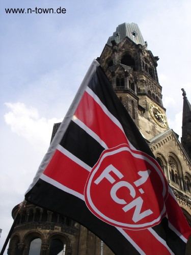 Glubb beim Pokalfinale auf dem Kurfüstendamm vor der Gedächtniskirche 1.FCN Nürnberg Club