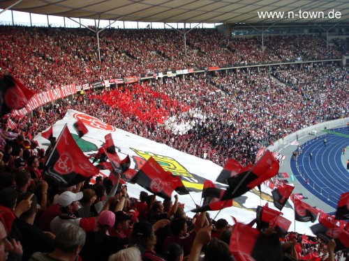 Auch in 39 Jahren ohne Titel waren wir stets stolz und treu Aber wenn wir schon mal hier sind, nehmen wir den Pokal halt mit